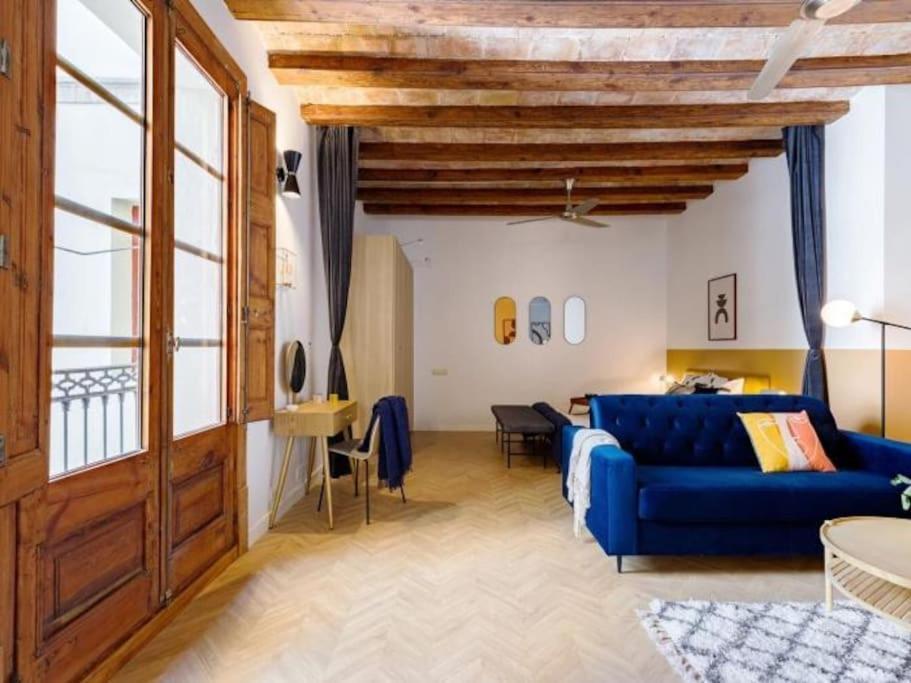 Spacious In The Gothic Apartment *