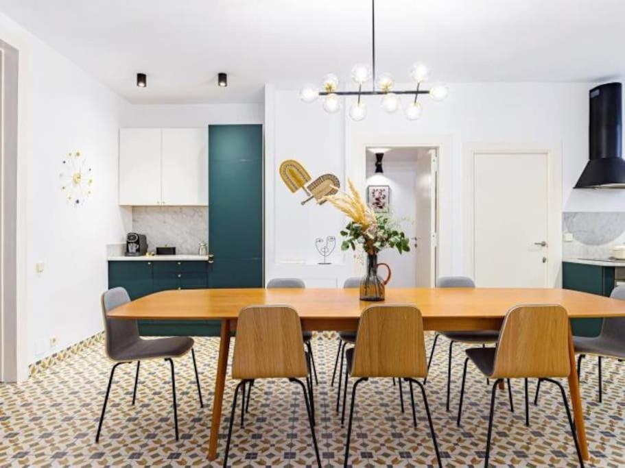 Spacious In The Gothic Apartment *