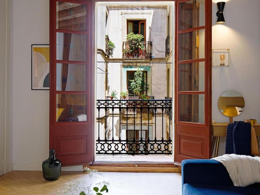 Spacious In The Gothic Apartment *